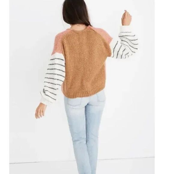 Madewell Ballon Striped Sleeves V-Neck Sweater in Faded Coral Colorblocked L - Picture 3 of 12